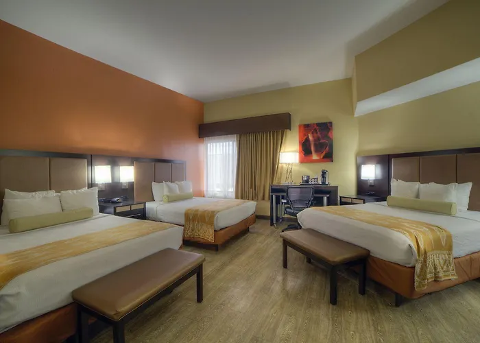 Western View Of Powell Hotel 3*