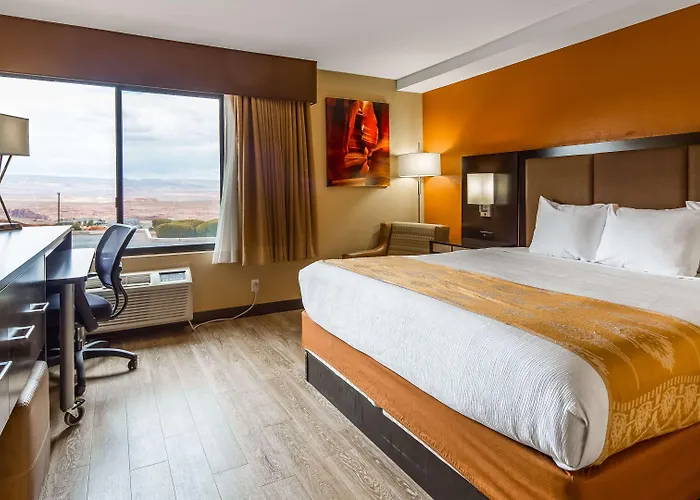 Western View Of Powell Hotel 3*