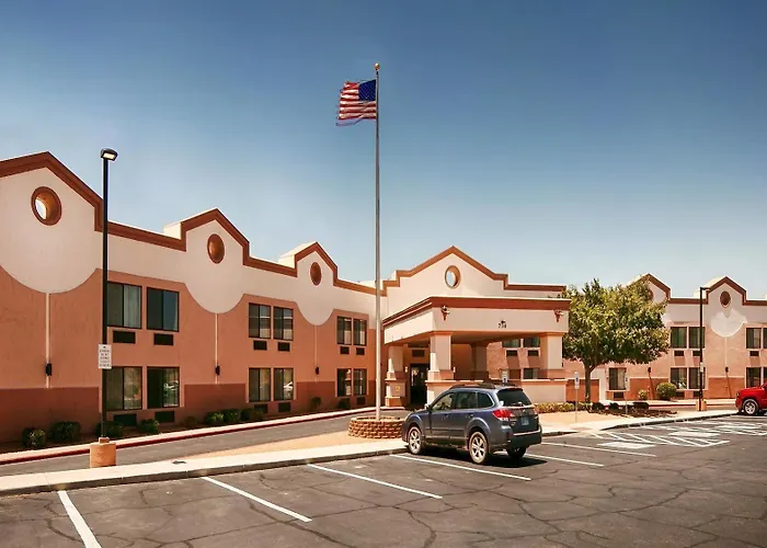 Western View Of Powell Hotel